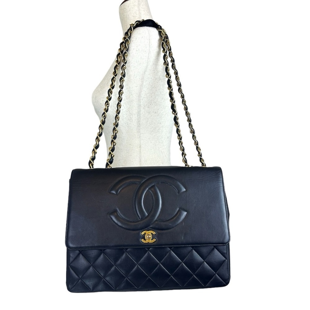 CHANEL Black and Gold Shoulder Bag - Picture 3 of 17